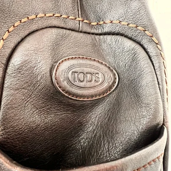 Authentic Tod's Shoulder Hobo Bag in Soft Brown Leather with contrast stitching - Picture 5 of 14